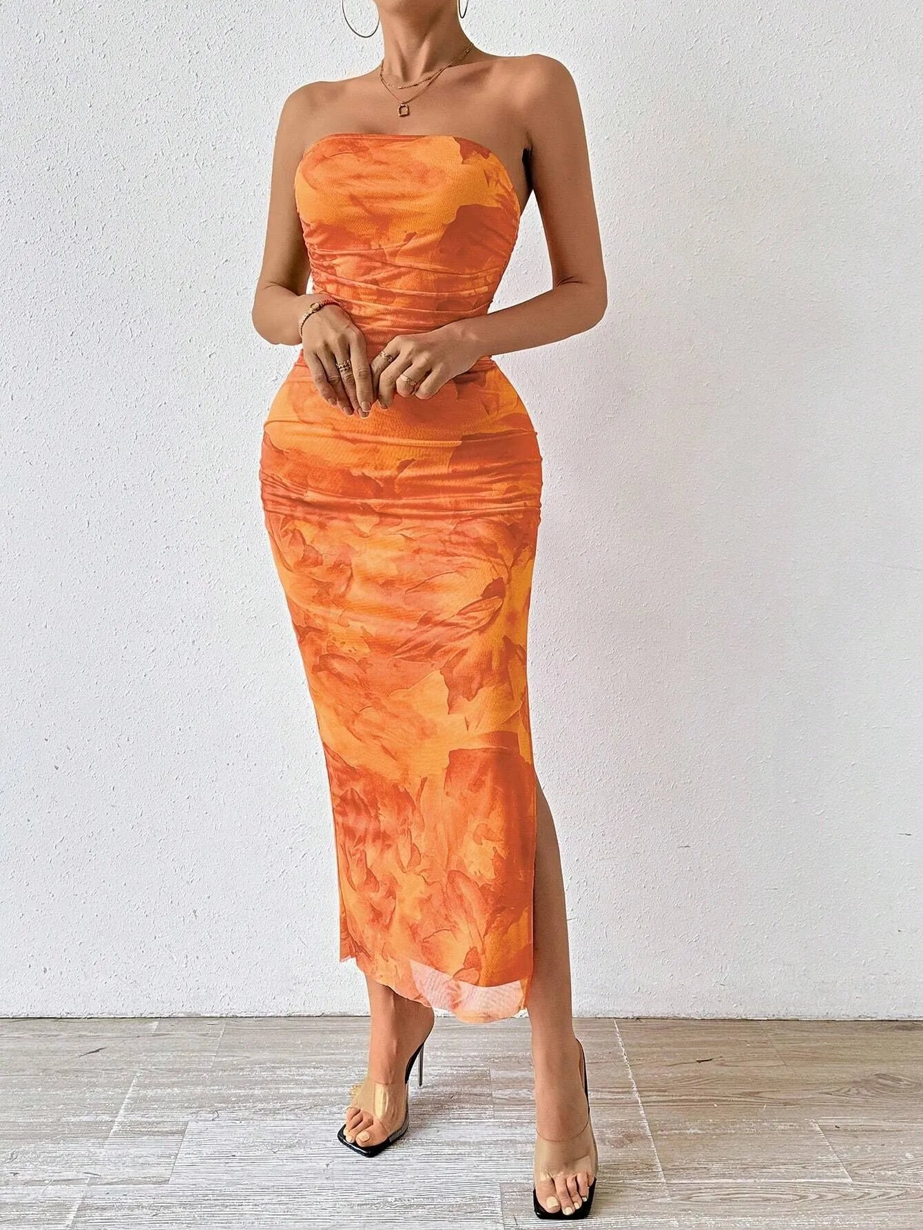 š CurveMuse⢠Mesh Pleated Strapless Bodycon Dress